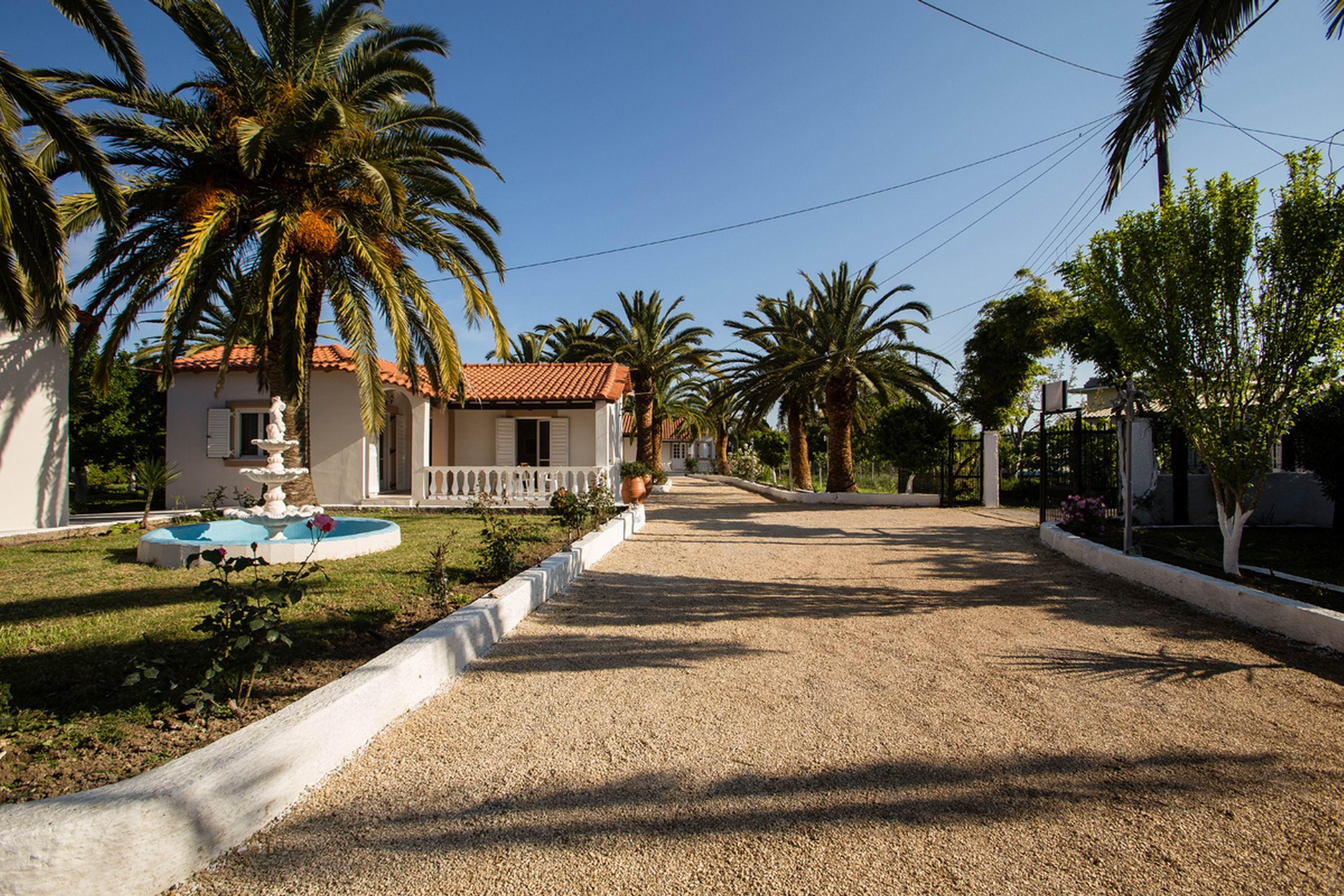 Paradise Village Aparthotel 2*